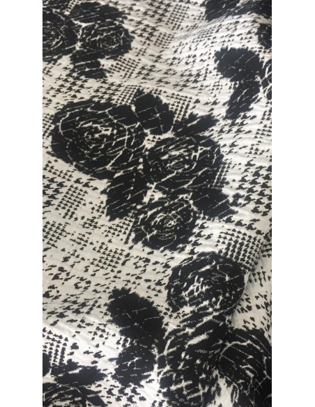 ŻAKARD RÓŻA NA PEPITCE